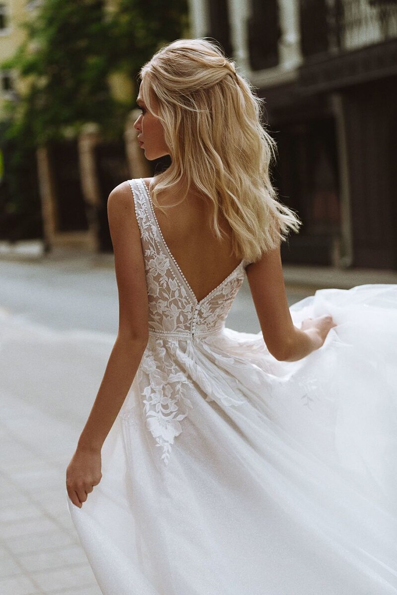 Boho Lace Appliques A-Line Tulle Wedding Gown